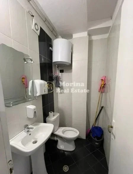 Tirane, jepet me qera ambjent biznesi Kati 2, 190 m² 1.100 € (Pazari i ri)