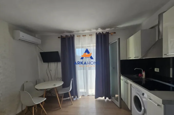 Tirane, jepet me qera apartament 1+1+Ballkon Kati 4, 38 m² 472 € 