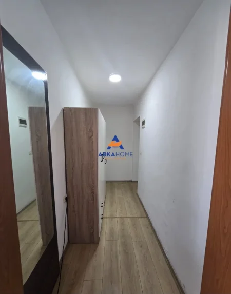 Tirane, jepet me qera apartament 1+1+Ballkon Kati 4, 38 m² 472 € 