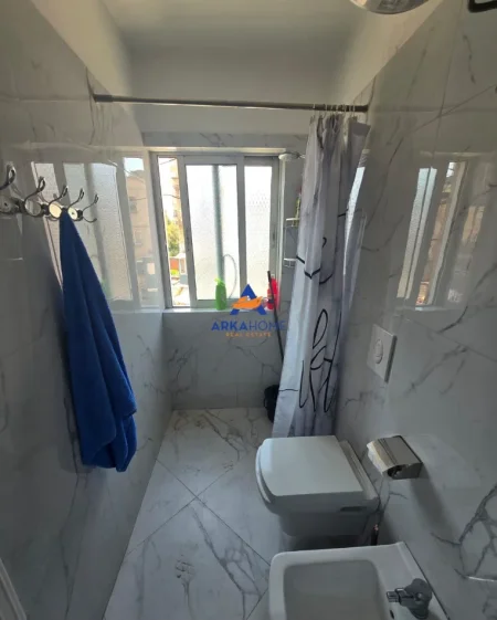 Tirane, jepet me qera apartament 1+1+Ballkon Kati 4, 38 m² 472 € 