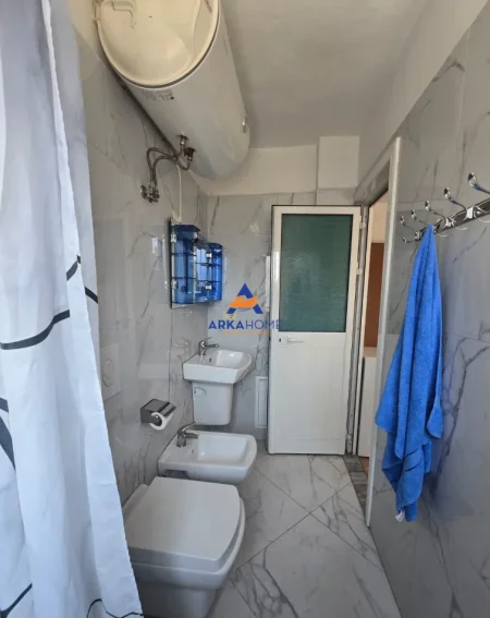 Tirane, jepet me qera apartament 1+1+Ballkon Kati 4, 38 m² 472 € 