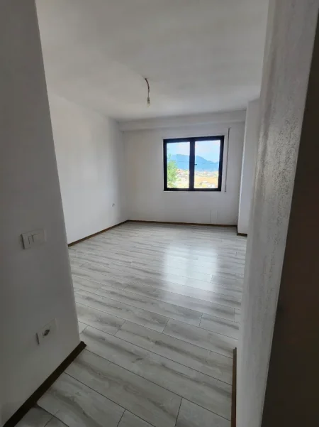 Tirane, shitet apartament 3+1 Kati 1, 150 m² 202.500 € (Paskuqan)
