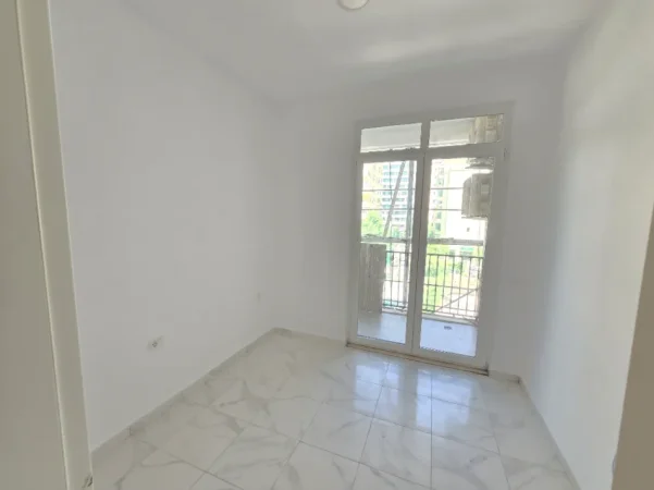 Tirane, jepet me qera zyre , 110 m² 1.000 € (square 21)