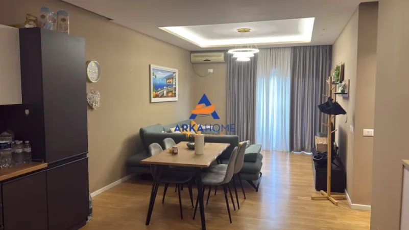Tirane, jepet me qera apartament 2+1+Ballkon Kati 2, 70 m² 800 € 
