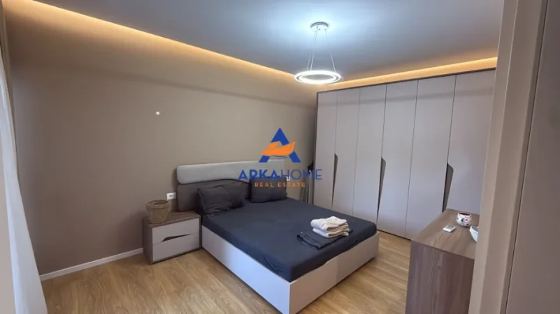 Tirane, jepet me qera apartament 2+1+Ballkon Kati 2, 70 m² 800 € 
