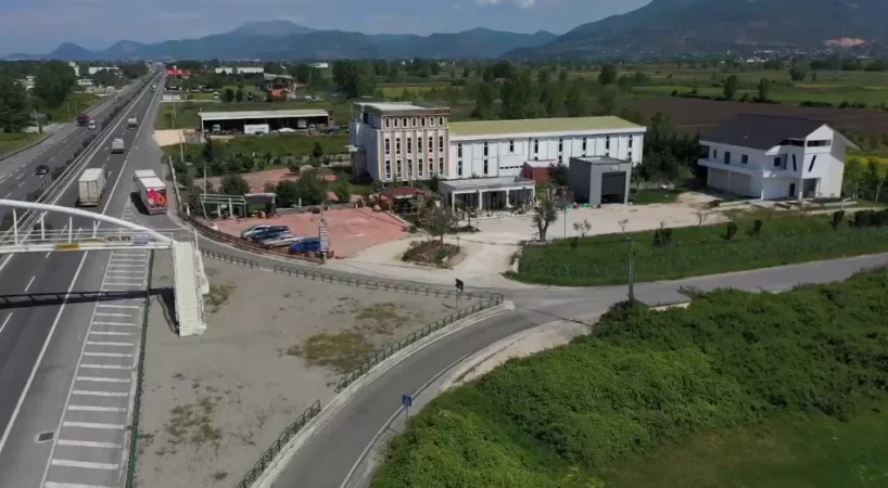 Kurbin, shitet aktivitet biznesi , 3.545 m² 450.000 € (Dalja Sanxhakut)