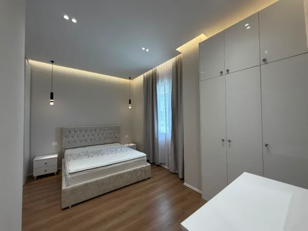 Tirane, jepet me qera apartament 2+1 Kati 3, 122 m² 1.100 € (Vasil Shanto)