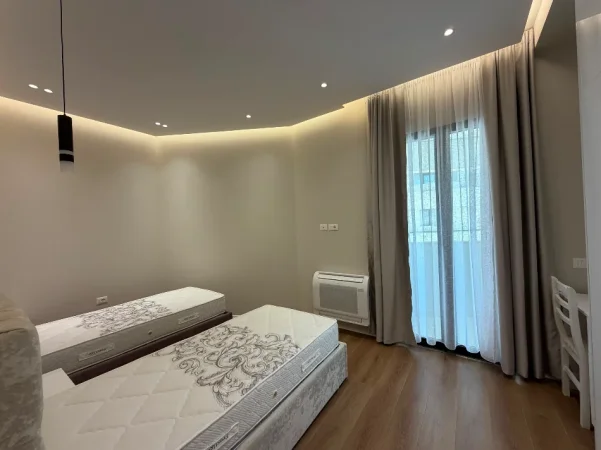 Tirane, jepet me qera apartament 2+1 Kati 3, 122 m² 1.100 € (Vasil Shanto)