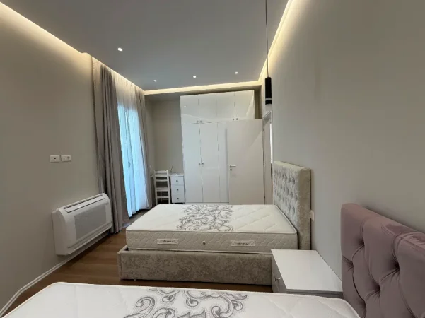 Tirane, jepet me qera apartament 2+1 Kati 3, 122 m² 1.100 € (Vasil Shanto)