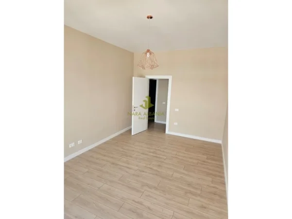 Tirane, shitet apartament 1+1 Kati 4, (Sauku)