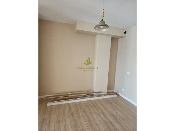 Tirane, shitet apartament 1+1 Kati 4, (Sauku)