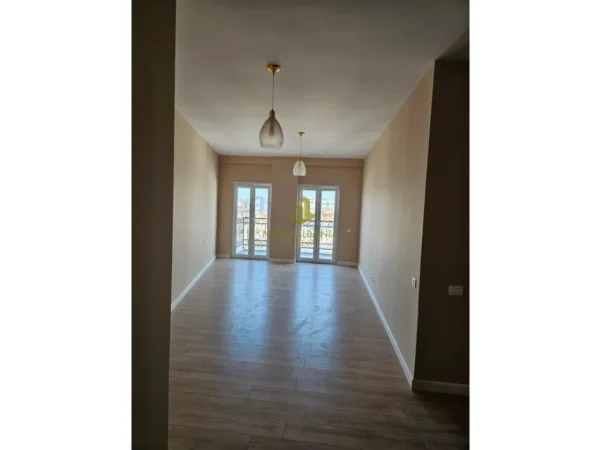Tirane, shitet apartament 1+1 Kati 4, (Sauku)