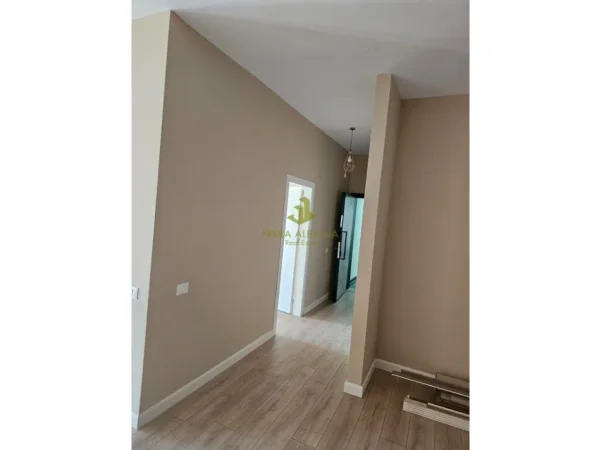 Tirane, shitet apartament 1+1 Kati 4, (Sauku)