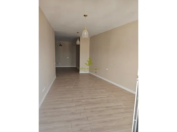 Tirane, shitet apartament 1+1 Kati 4, (Sauku)