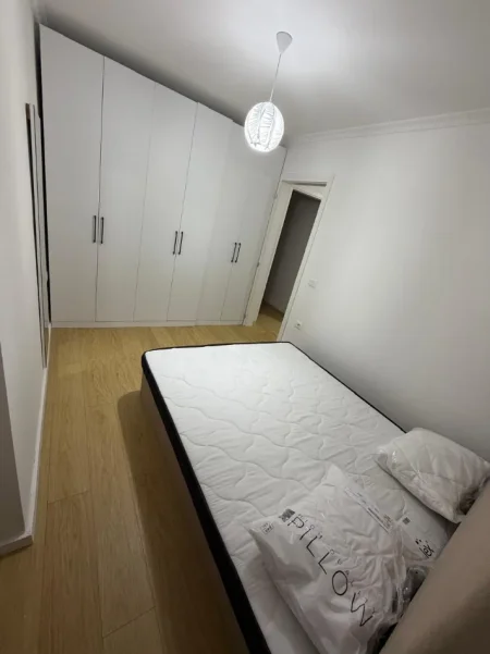 Tirane, jepet me qera apartament 1+1+Ballkon Kati 9, 75 m² 450 € (Rruga Mikel Maruli)