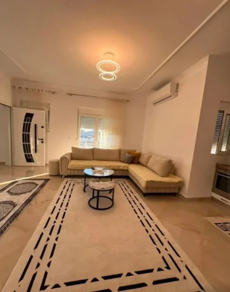 Tirane, jepet me qera apartament 2+1 Kati 2, 120 m² 500 € (Zona e Senatoriumit)