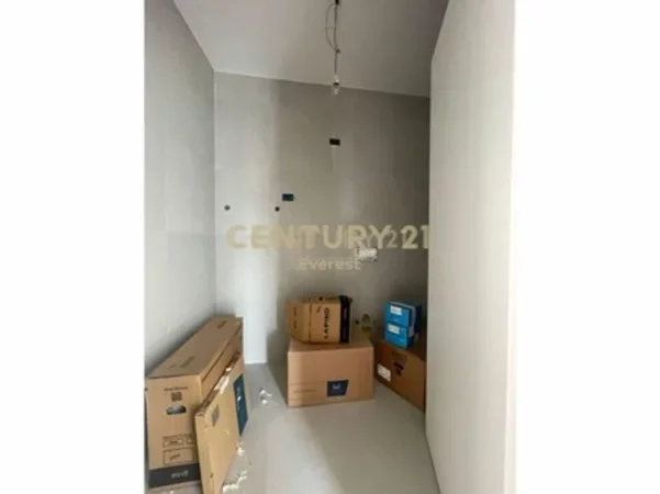 Tirane, jepet me qera apartament 2+1 Kati 3, 129 m² 1.500 € (Liqeni Artificial)