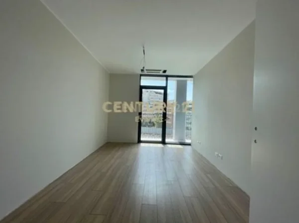 Tirane, jepet me qera apartament 2+1 Kati 3, 129 m² 1.500 € (Liqeni Artificial)