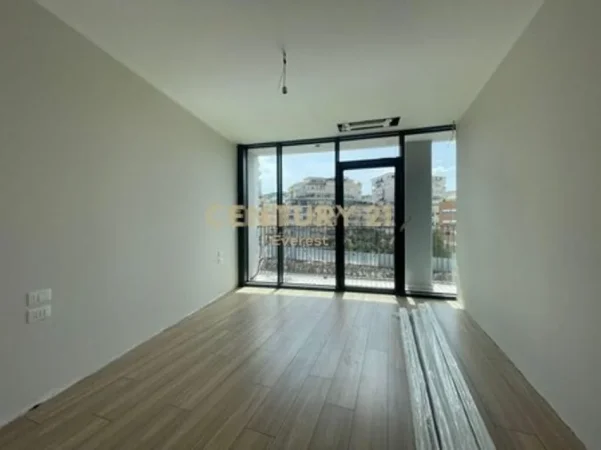 Tirane, jepet me qera apartament 2+1 Kati 3, 129 m² 1.500 € (Liqeni Artificial)