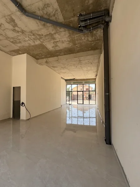 Tirane, jepet me qera ambjent biznesi Kati 0, 76 m² 80.000 Lekë (Rruga “Demokracia”, Paskuqan 2, Tirane)