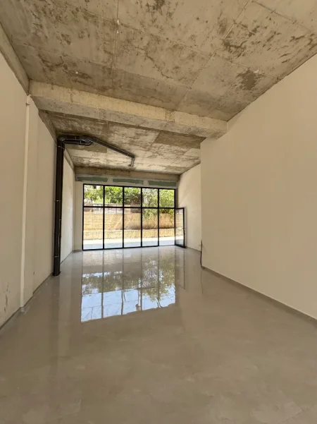 Tirane, jepet me qera ambjent biznesi Kati 0, 76 m² 80.000 Lekë (Rruga “Demokracia”, Paskuqan 2, Tirane)