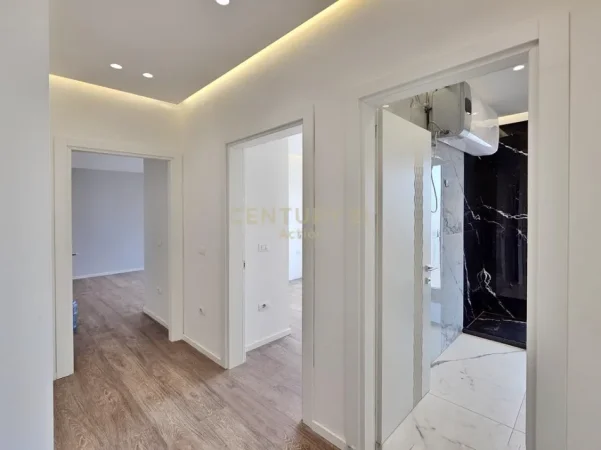 Tirane, jepet me qera zyre Kati 6, 115 m² 770 € (21 Dhjetori)