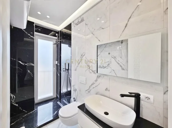Tirane, jepet me qera zyre Kati 6, 115 m² 770 € (21 Dhjetori)