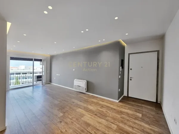 Tirane, jepet me qera zyre Kati 6, 115 m² 770 € (21 Dhjetori)