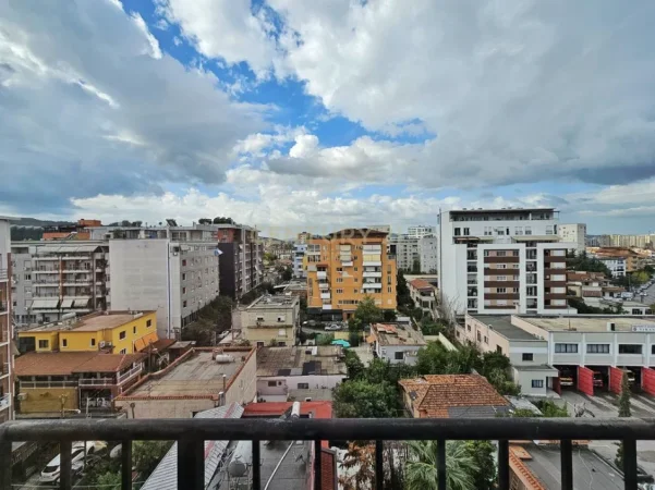 Tirane, jepet me qera zyre Kati 6, 115 m² 770 € (21 Dhjetori)
