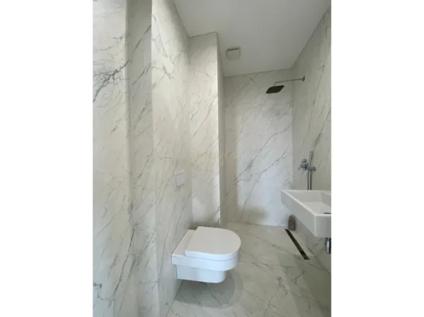Tirane, jepet me qera zyre Kati 10, 135 m² 1.500 € (Ish Garda)