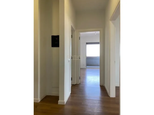 Tirane, jepet me qera zyre Kati 10, 135 m² 1.500 € (Ish Garda)