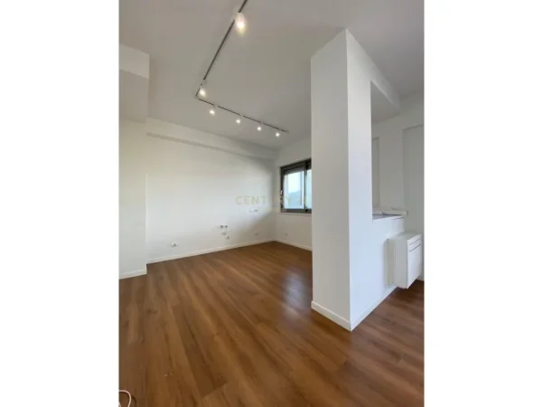 Tirane, jepet me qera zyre Kati 10, 135 m² 1.500 € (Ish Garda)
