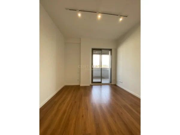 Tirane, jepet me qera zyre Kati 10, 135 m² 1.500 € (Ish Garda)