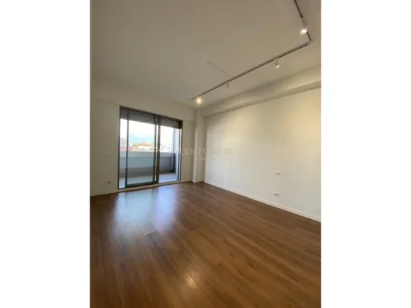 Tirane, jepet me qera zyre Kati 10, 135 m² 1.500 € (Ish Garda)