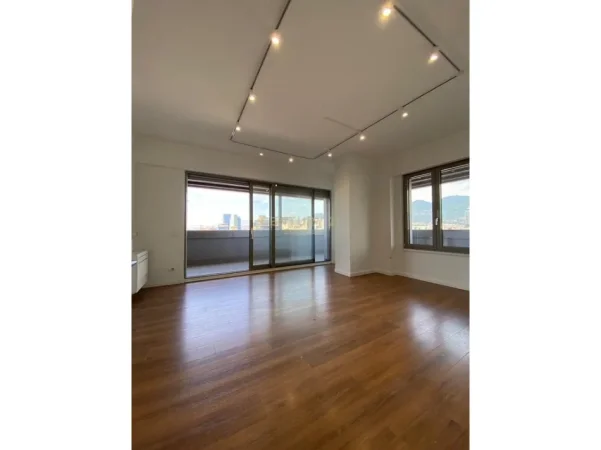 Tirane, jepet me qera zyre Kati 10, 135 m² 1.500 € (Ish Garda)