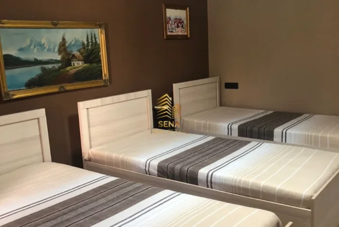 Tirane, jepet me qera apartament 1+1 Kati 1, 70 m² 500 € (Medrese)
