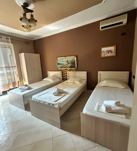 Tirane, jepet me qera apartament 1+1 Kati 1, 70 m² 500 € (Medrese)