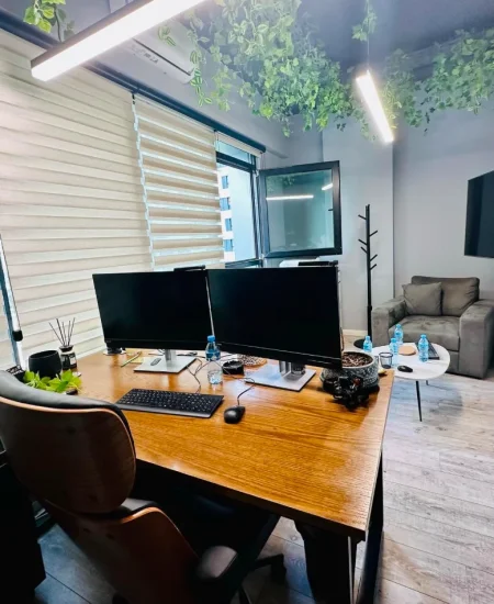 Tirane, jepet me qera ambjent biznesi Kati 2, 108 m² 2.000 € (Square 21)