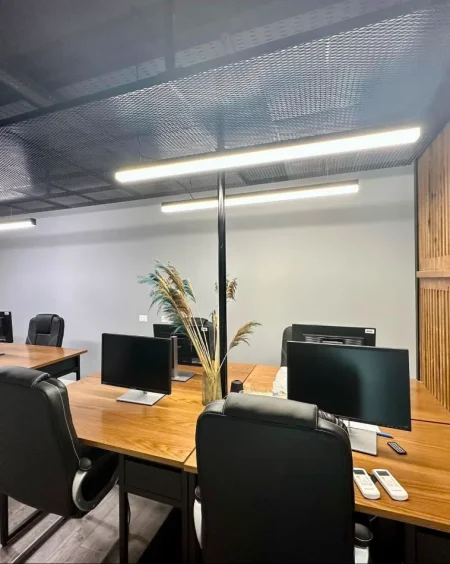 Tirane, jepet me qera ambjent biznesi Kati 2, 108 m² 2.000 € (Square 21)