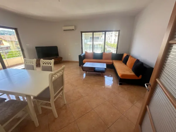 Tirane, jepet me qera apartament 3+1+Ballkon Kati 3, 180 m² 900 € (Rruga e Kavajes)