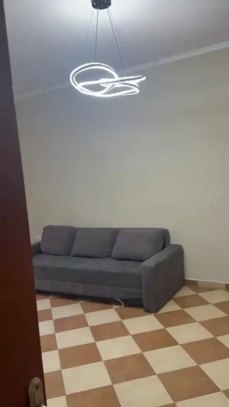 Tirane, jepet me qera apartament 2+1 Kati 2, 75 m² 370 € (Vila L)
