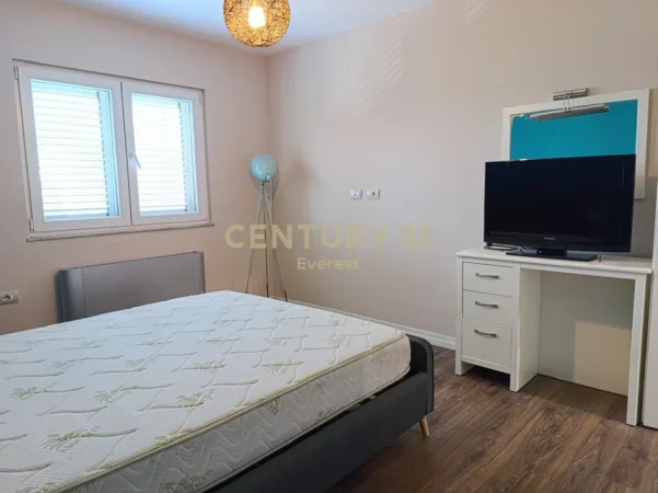 Tirane, jap me qera apartament 1+1 Kati 5, 50 m² 550 € (Rr fortuzi)