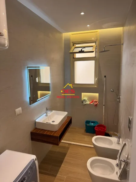 Vlore, shitet apartament 1+1+Ballkon Kati 8, 80 m² 185.000 € (Lungomare)