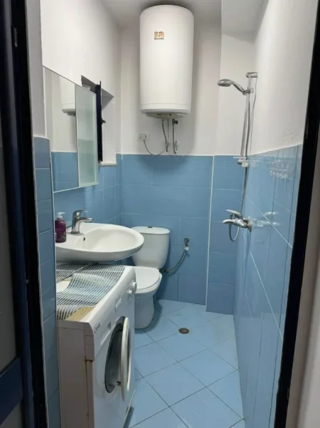 Tirane, jepet me qera garsonier 1+1 Kati 1, 35 m² 400 € (Rruga Grigor Heba)