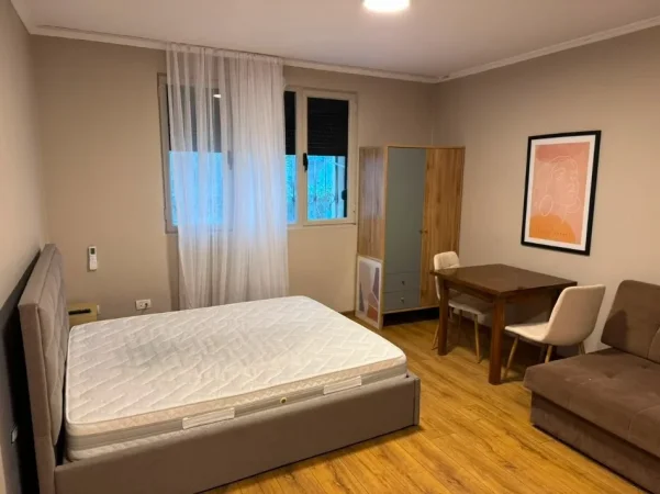 Tirane, jepet me qera garsonier 1+1 Kati 1, 35 m² 400 € (Rruga Grigor Heba)