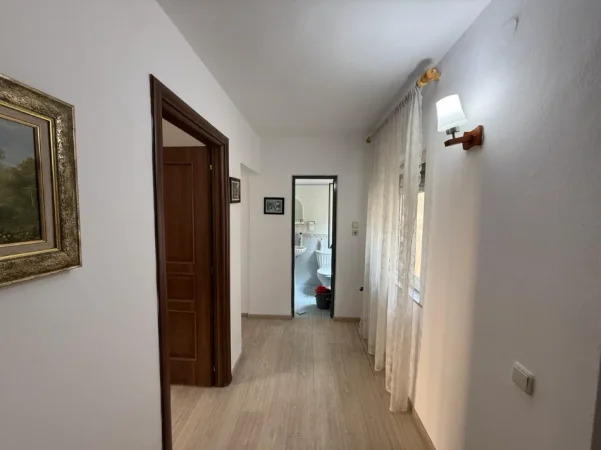 Shitet Apartament 2+1 – Bulevardi Zhan D’Ark, Brylli !