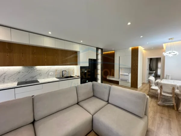 Tirane, jepet me qera apartament 2+1 Kati 7, 800 € 