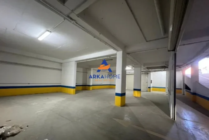 Tirane, jepet me qera ambjent biznesi Kati -1, 230 m² 1.181 € 