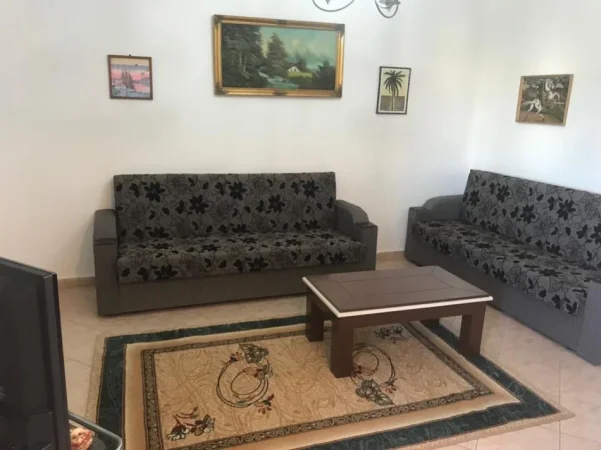 Tirane, jepet me qera apartament 1+1 Kati 5, 55 m² 350 € (Xhamlliku)