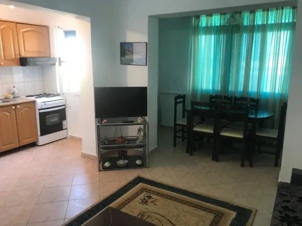 Tirane, jepet me qera apartament 1+1 Kati 5, 55 m² 350 € (Xhamlliku)